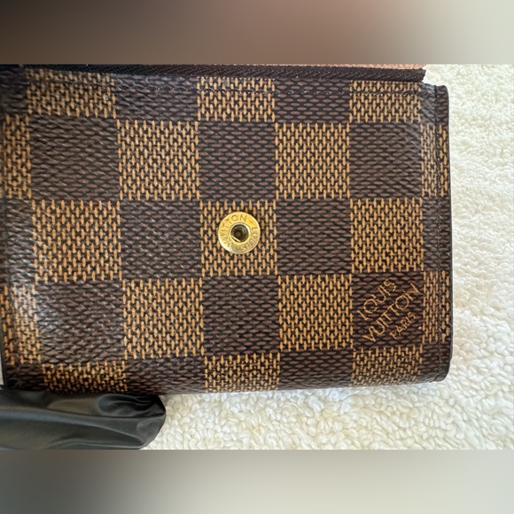 🚨SOLD🚨Louis Vuitton with COA Damier Ebene Zoe Wallet Rose Ballerine. - Picture 7 of 13